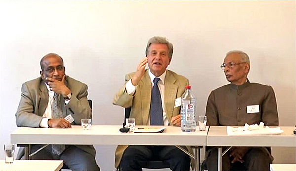 Lothar Pirc during a panel discussion at the EAA in Koblenz